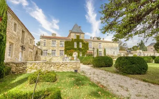 Wine Estate in Bordeaux France for sale - Front of House