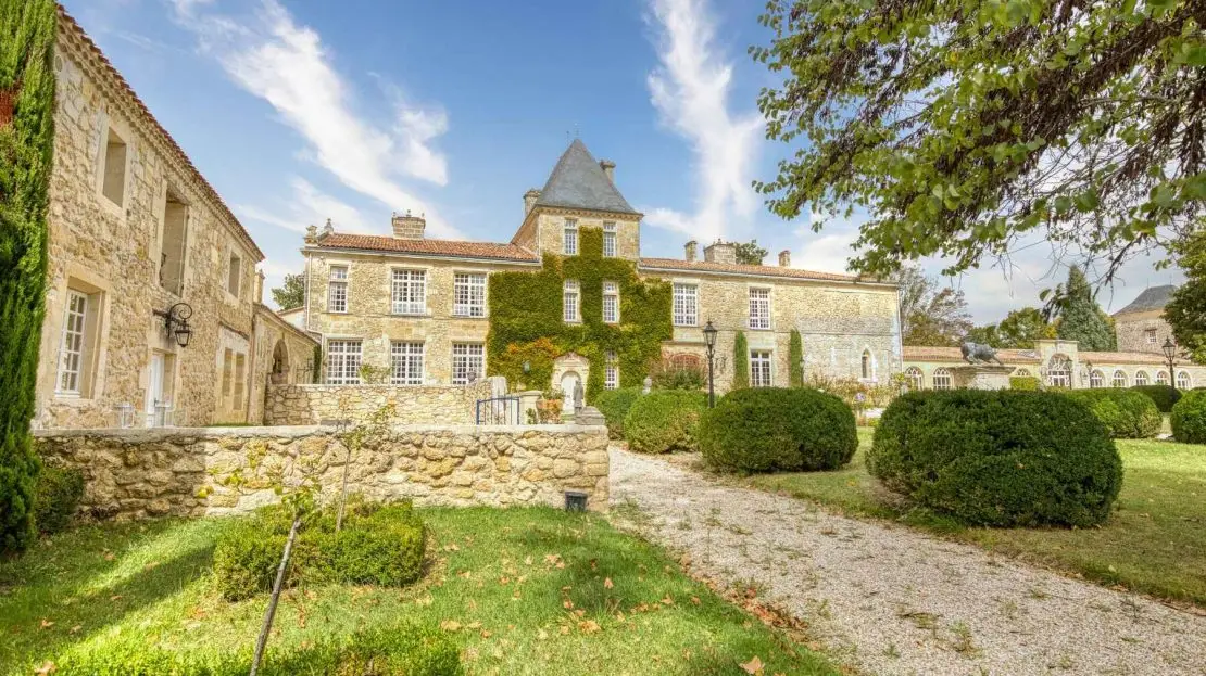 Wine-Estate-in-Bordeaux-France-for-sale-Front-of-House