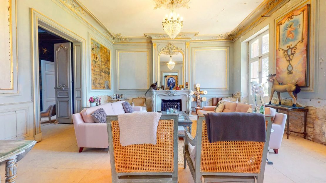 Chateau for sale left wing