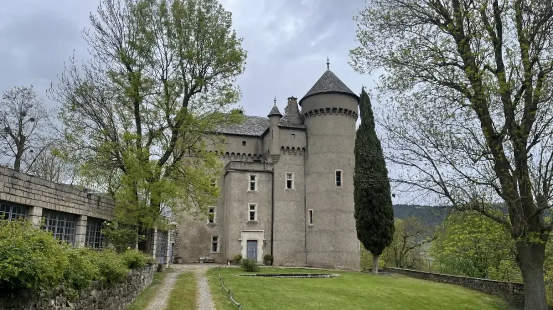 Historic Chateau with Park and Outbuildings in Aveyron for sale