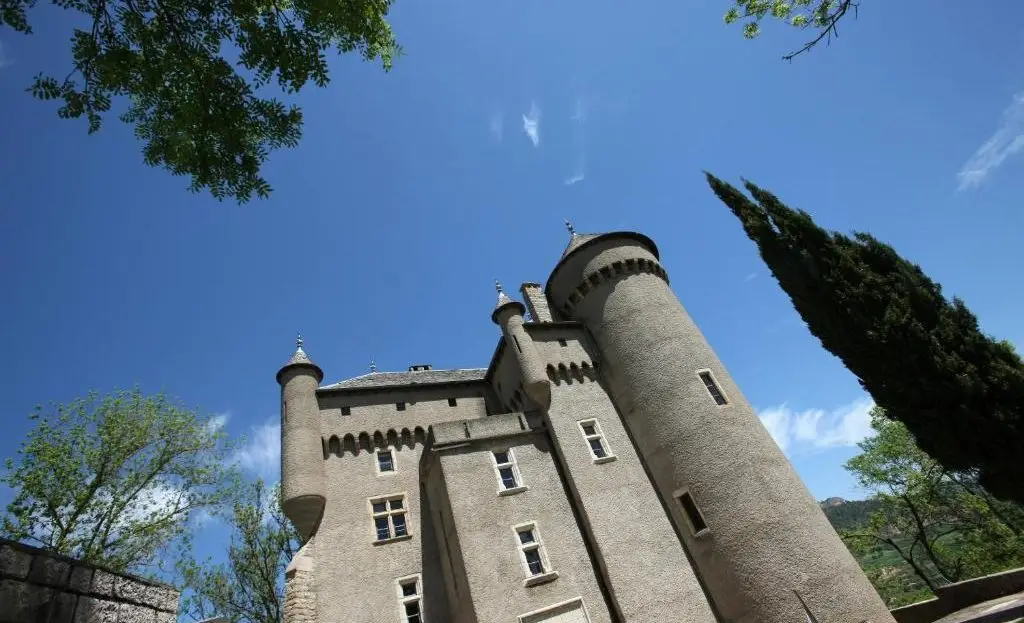 Historic Chateau with Park and Outbuildings in Aveyron for sale