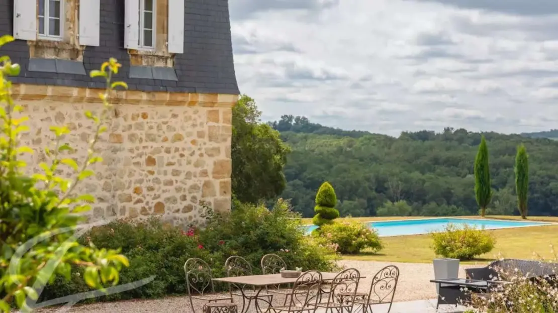Chateau Estate For Sale in Bordeaux Comprises of three main buildings