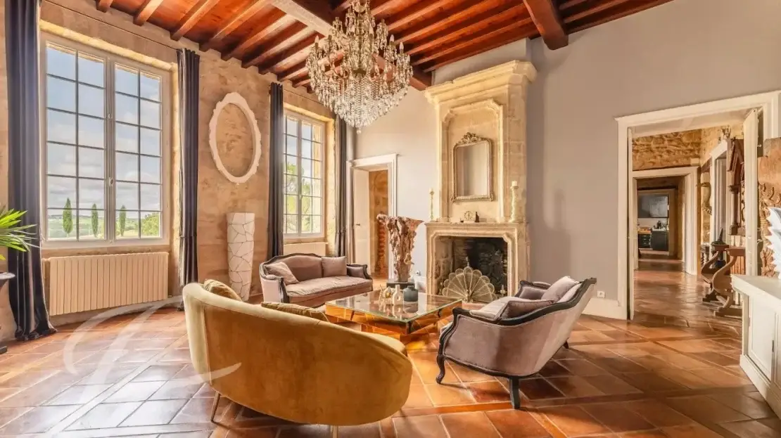 Chateau estate for sale in Bordeaux comprises of three main buildings
