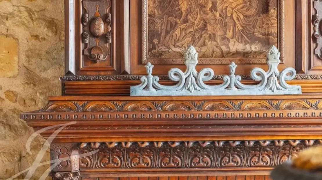 Chateau estate for sale in Bordeaux comprises of three main buildings