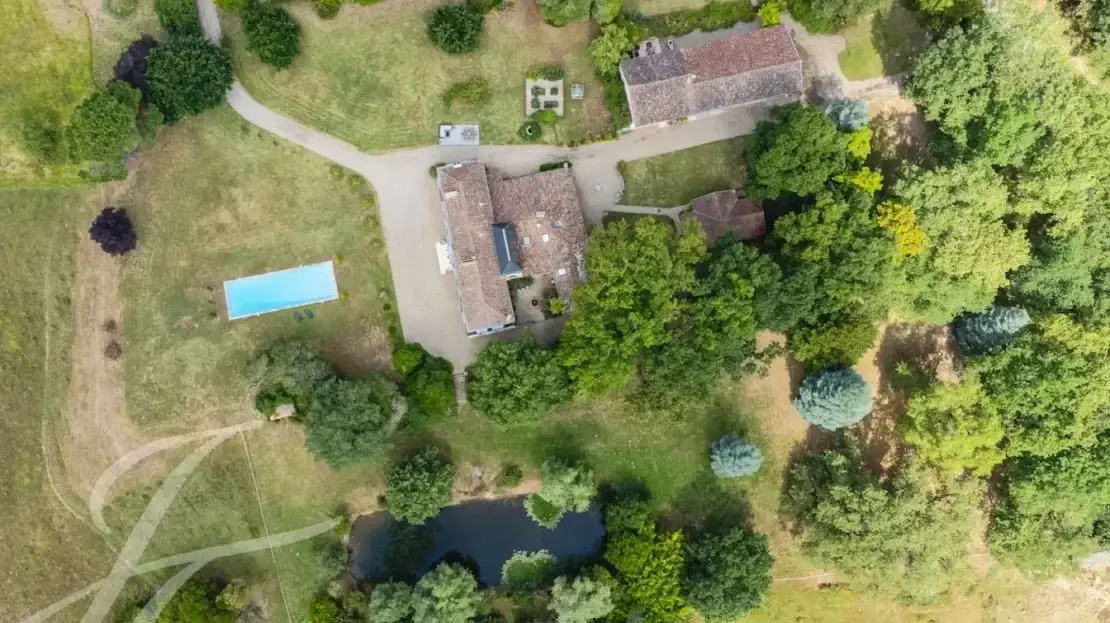 Chateau estate for sale in Bordeaux comprises of three main buildings