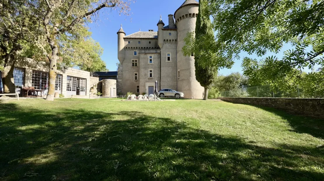 Historic Chateau with Park and Outbuildings in Aveyron for sale