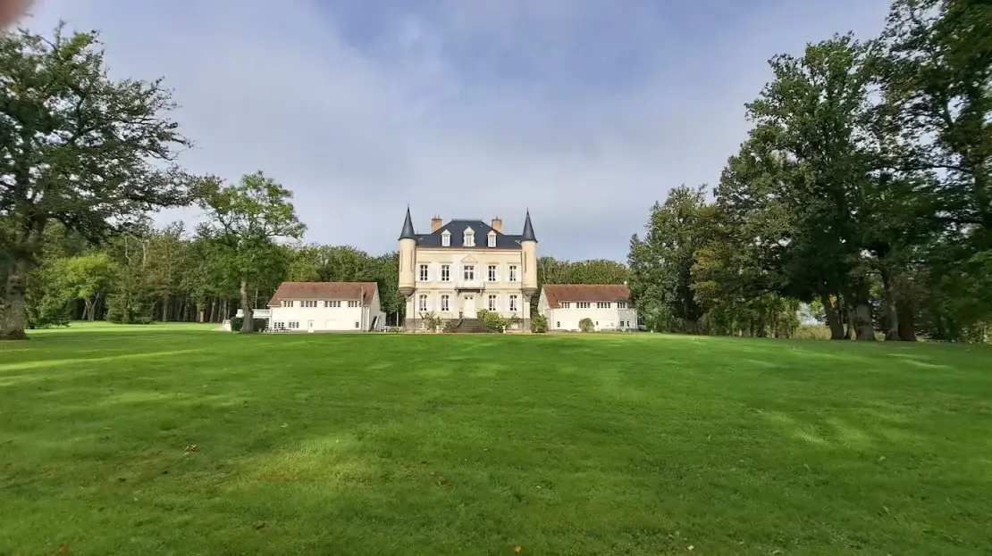 Time-honored Chateau for sale in Auvergne