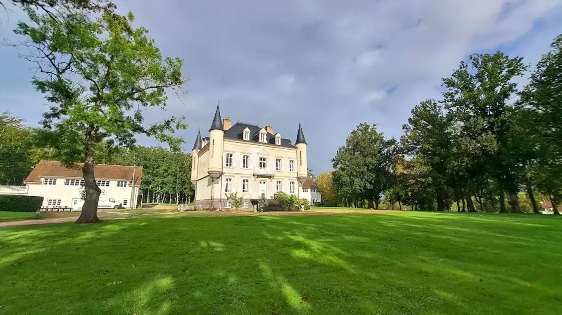 Time-honored Chateau for sale in Auvergne