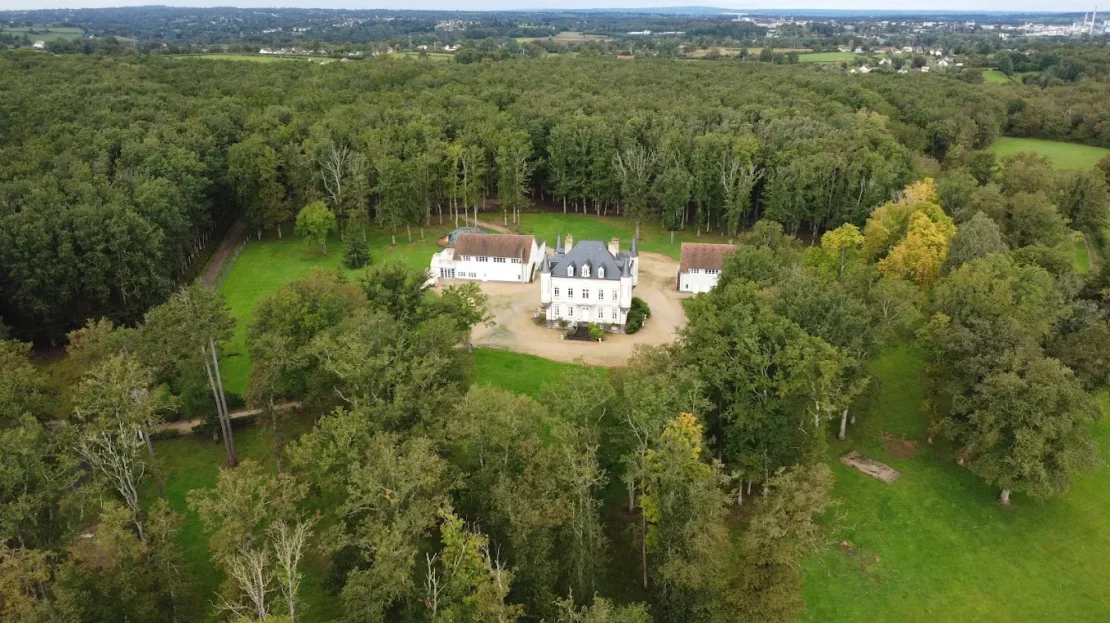 Time-honored Chateau for sale in Auvergne
