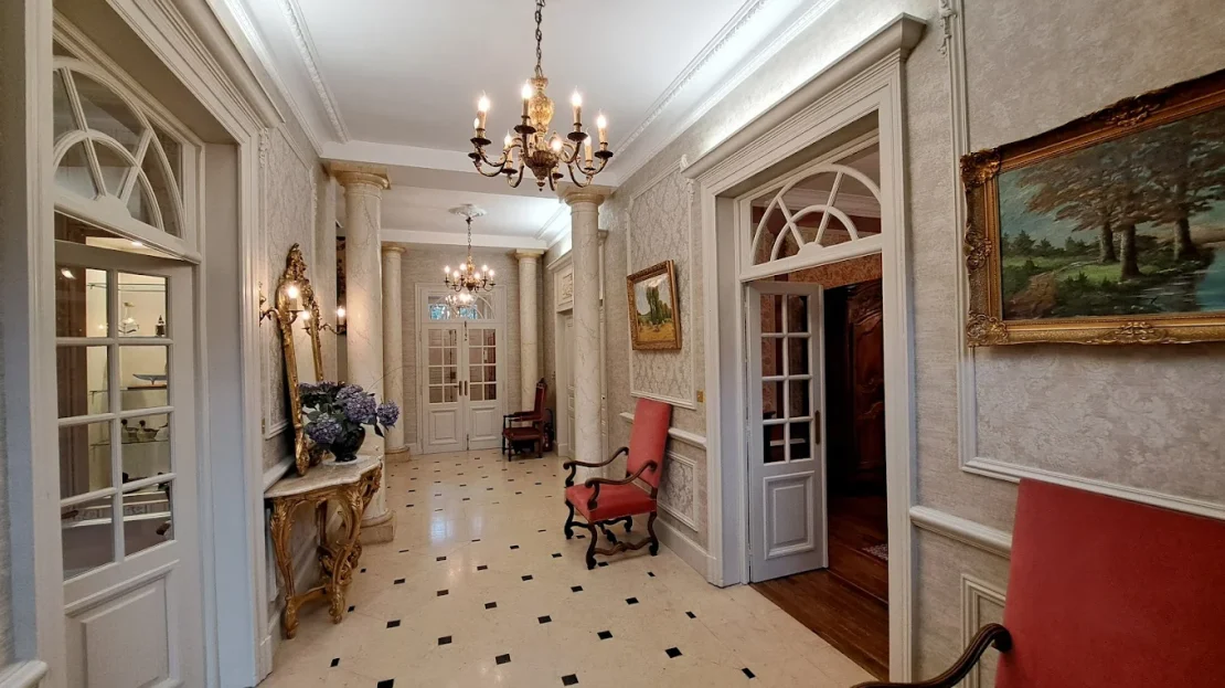 Time-honored Chateau for sale in Auvergne