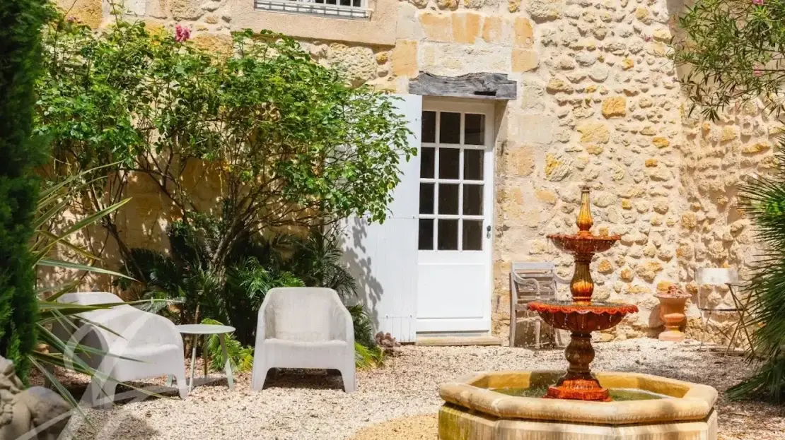 Chateau estate for sale in Bordeaux comprises of three main buildings