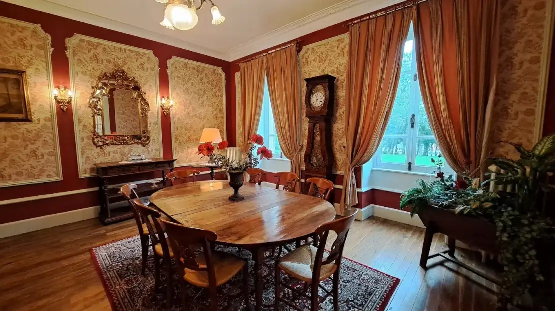 Time-honored Chateau for sale in Auvergne