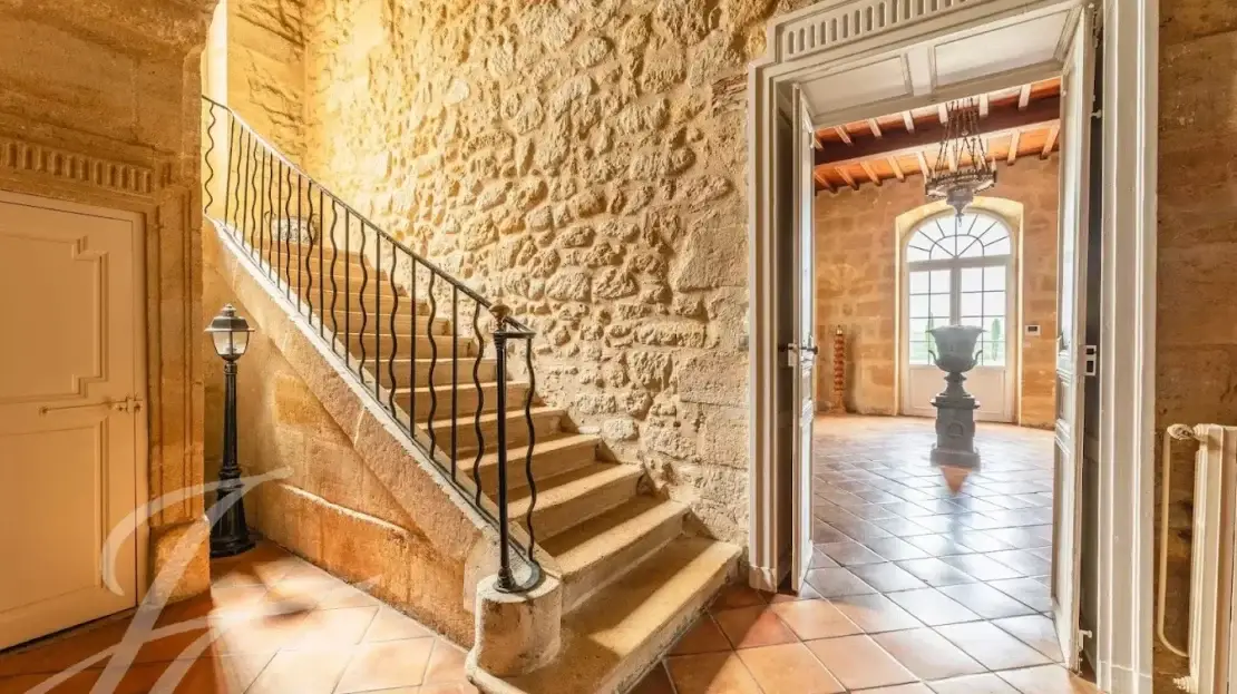 Chateau estate for sale in Bordeaux comprises of three main buildings