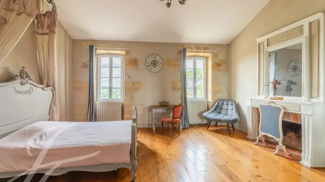 Chateau estate for sale in Bordeaux comprises of three main buildings