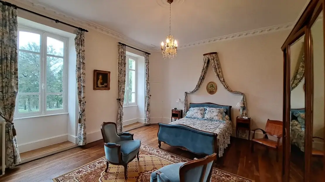 Time-honored Chateau for sale in Auvergne